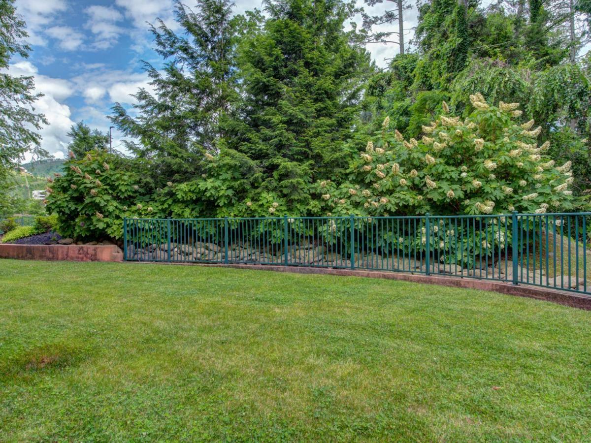 City Bear, 2Br, Pool, Spa, Downtown Gatlinburg, Sleeps 6 Apartment Екстериор снимка